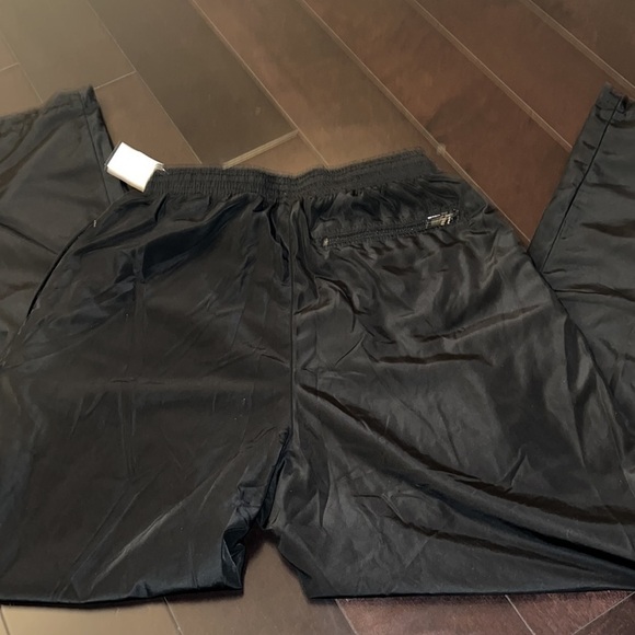 Brandy Melville track pants with zipper. lightweight and breathable. One size - Picture 5 of 6